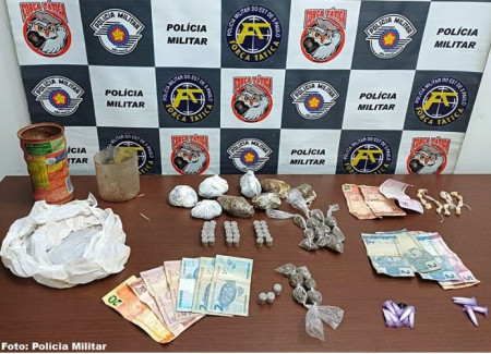 Durante operaÃ§Ã£o em TupÃ£, PM apreende cocaÃ­na, crack, maconha e droga k-9