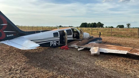 AviÃ£o bimotor cai no interior de SP; piloto fugiu