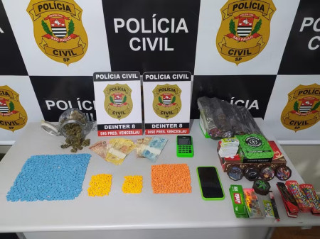 OperaÃ§Ã£o policial apreende quase 900 comprimidos de ecstasy em residÃªncia e prende rapaz de 22 anos em Presidente Venceslau