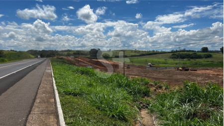 Iniciada construÃ§Ã£o de ponto de parada e descanso para caminhoneiros na SP-294 em FlÃ³rida Paulista