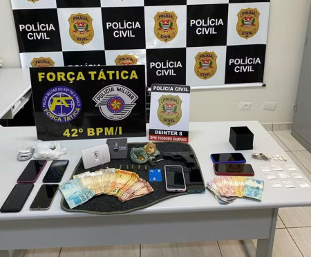 Durante operaÃ§Ã£o policial, dupla Ã© presa com crack, cocaÃ­na e muniÃ§Ãµes em Teodoro Sampaio