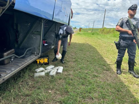 PolÃ­cia RodoviÃ¡ria prende dois passageiros em Ã´nibus que transportava mais de 12 kg de skank, em FlÃ³rida Paulista