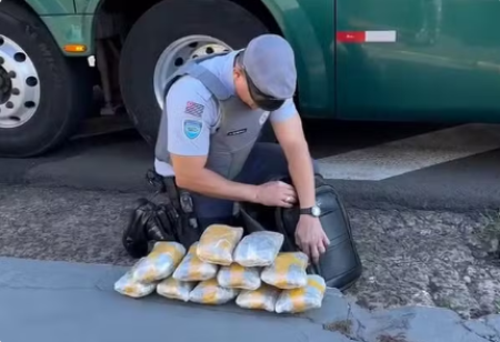 Passageiro de Ã´nibus Ã© preso em flagrante apÃ³s esconder 6,2kg de skunk dentro de mochila, em Presidente Prudente