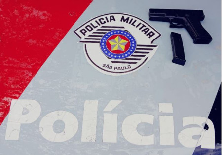 PolÃ­cia Militar apreende em SalmourÃ£o simulacro de arma de fogo apÃ³s denÃºncia