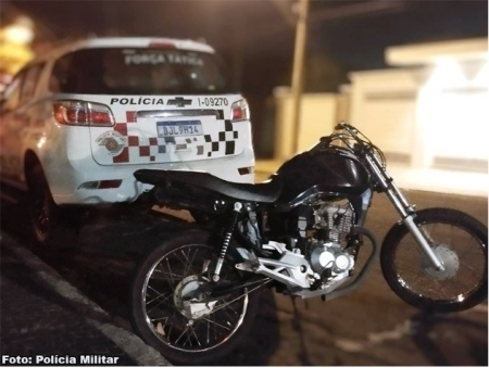 Motocicleta furtada Ã© encontrada 'depenada' em TupÃ£ (SP)