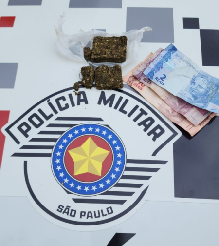 Rapaz Ã© flagrado com drogas pela PolÃ­cia Militar de FlÃ³rida Paulista