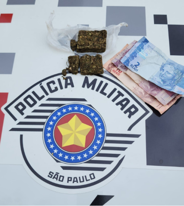 Rapaz é flagrado com drogas pela Polícia Militar de Flórida Paulista