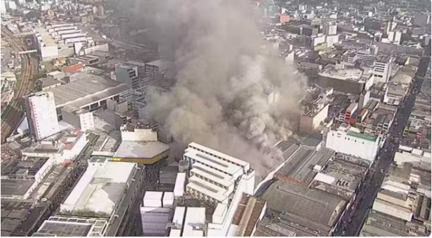 Incêndio atinge Shopping 25 de Março, em São Paulo