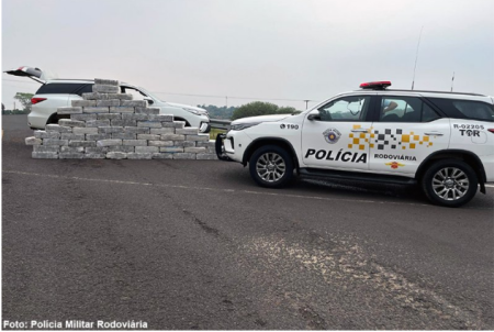 VeÃ­culo furtado em MG Ã© apreendido com 993 quilos de maconha na SP-294