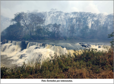 IncÃªndio atinge vegetaÃ§Ã£o da Cachoeira do Salto e Clube de Campo Max Wirth, em LucÃ©lia