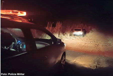 Carro roubado de famÃ­lia em Bastos (SP) Ã© localizado em estrada rural de Iacri (SP)