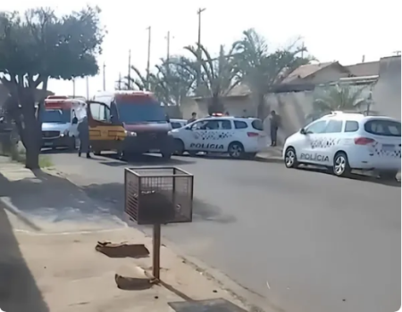 Criminosos matam homem a tiros, fogem em carro roubado e queimam veÃ­culo em MarÃ­lia