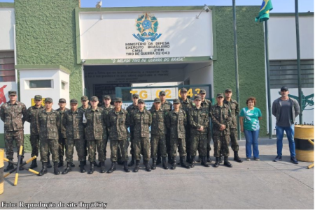 Atiradores do Tiro de Guerra de TupÃ£ recebem capacitaÃ§Ã£o para combate a incÃªndios em mato