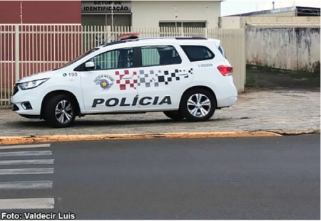 Morador flagra indivÃ­duo tentando furtar celular de sua residÃªncia em Bastos (SP)