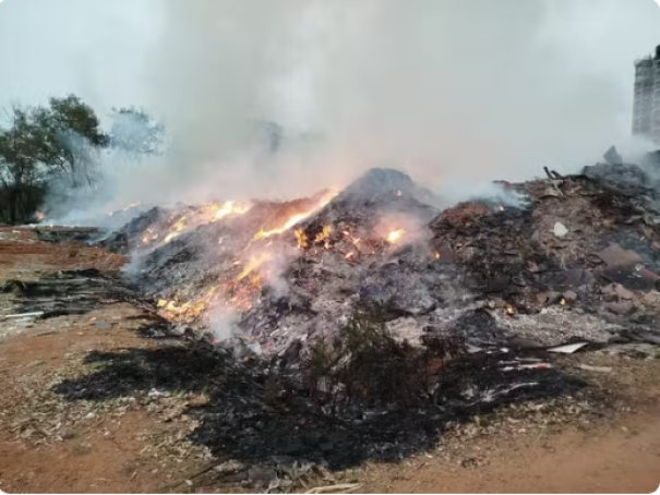 Incêndio atinge área com acúmulo de galhos e resíduos no Recinto da Fapidra, em Dracena