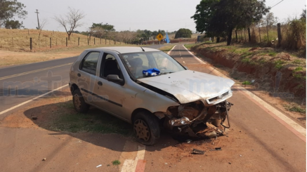 Dois ficam feridos após carro bater em barranco entre Tupã e Arco-Íris