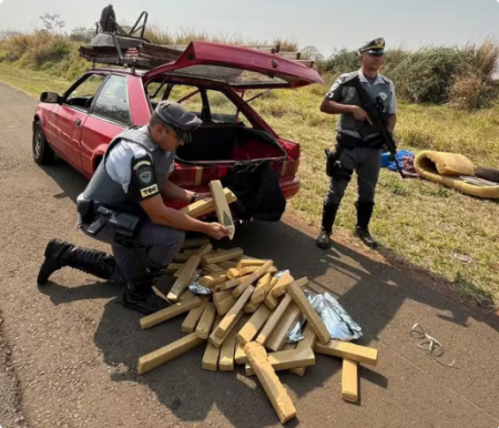 Homem procurado pela JustiÃ§a Ã© preso em flagrante com mais de 120kg de drogas na Rodovia Assis Chateaubriand, em Pirapozinho