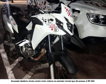 Dracenense Ã© alvejado na perna depois de chutar moto de PM e lhe provocar fraturas durante fuga 