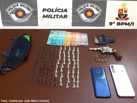 Homem Ã© preso com droga e arma de fogo na Rodovia HerculÃ¢ndia - QueirÃ³z