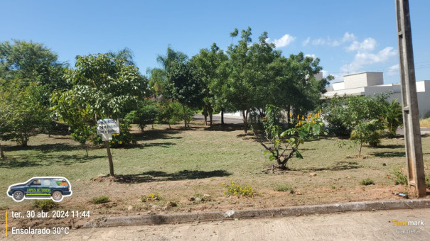 Você Repórter: Morador reclama da falta de melhorias na praça do Bairro Pitangueiras em Osvaldo Cruz