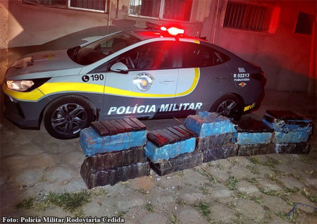 PolÃ­cia RodoviÃ¡ria prende homem com 304 kg de maconha na rodovia Assis Chateaubriand