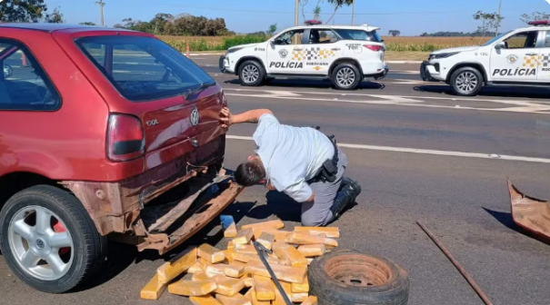 Motorista é preso com 50 quilos de maconha em fundo falso de carro em Palmital