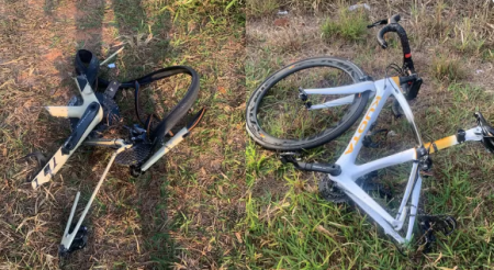 Ciclista morre e outro fica gravemente ferido apÃ³s serem atropelados por carro no interior de SP