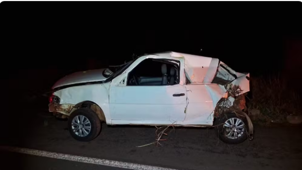 Motorista perde o controle da direção e capota carro durante a madrugada, em Pres. Venceslau