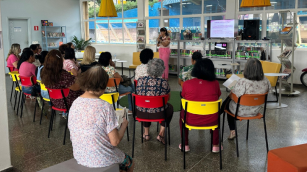 Polícia Civil promove palestra para mulheres na biblioteca municipal de Adamantina