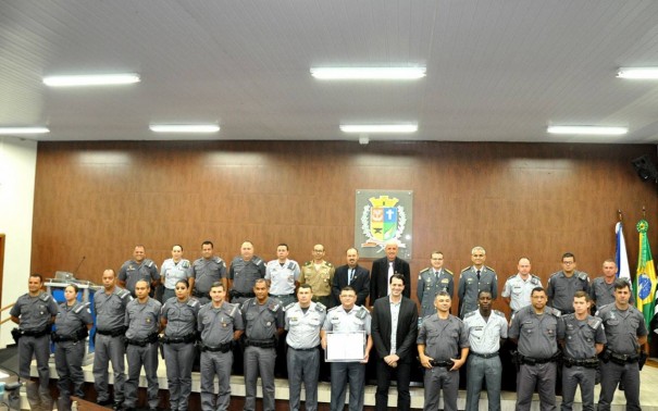 Cmara Municipal entrega Moo de Aplausos a Polcia Militar de Osvaldo Cruz e Banda Regimental da Polcia Militar de Prudente