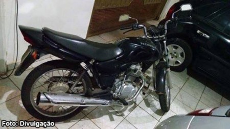 Moto é furtada da frente da casa de proprietário em Bastos