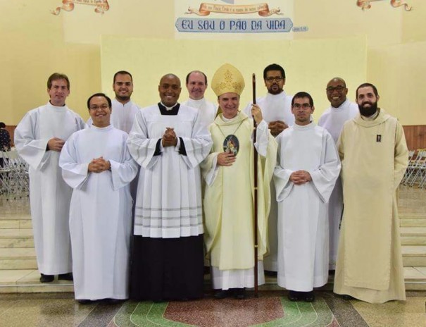 Dom Luiz Antnio Cipollini, Bispo da Diocese de Marlia, ordenar 9 Diconos na Matriz de So Jos