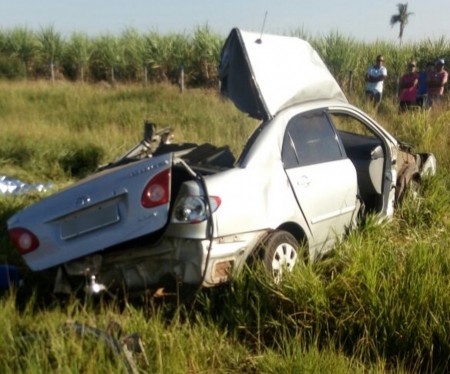 Colisão frontal entre caminhão e carro deixa três vítimas fatais na Rodovia Comandante João Ribeiro de Barros