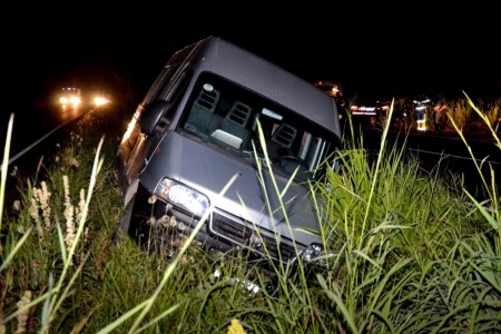 Van com mulheres visitantes de detentos sofre acidente na SP-425 em Rinópolis