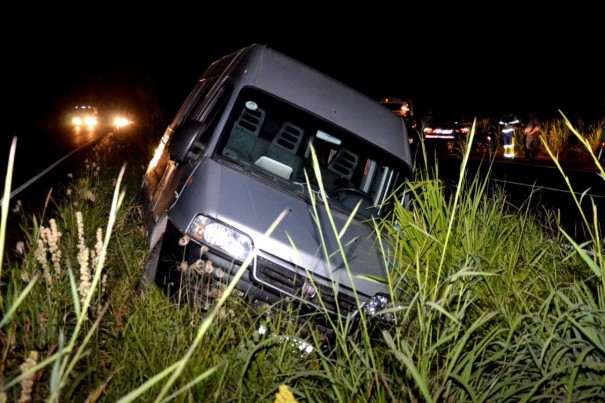 Van com mulheres visitantes de detentos sofre acidente na SP-425 em Rinpolis