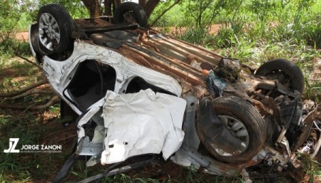 Uma criança morre e três ficam feridos em capotamento na SP-294