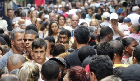 Brasil tem mais de 208,5 milhões de habitantes, segundo o IBGE