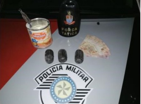 Polícia Militar prende mulher por tráfico de drogas dentro de ônibus em Osvaldo Cruz 