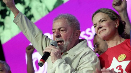 Em convenção, PT deve apresentar Lula e ainda não indicar vice