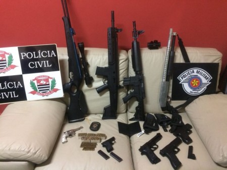 Empresário é preso por porte ilegal de arma após foto em rede social