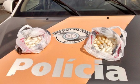 Africana é flagrada com cápsulas de cocaína durante fiscalização na SP-270