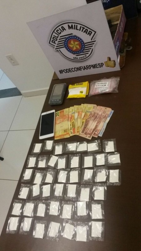 Homem é preso com mais de 1000 porções de Cocaína em ônibus na SP-294