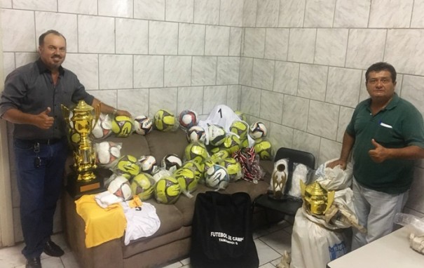 Prefeitura de Osvaldo Cruz entrega kits esportivos para a Secretaria de Esportes