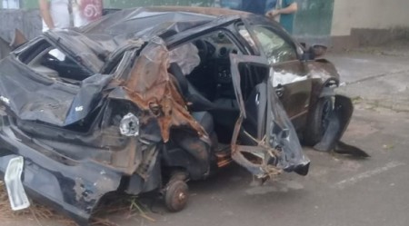 Capotamento mata passageiro de carro em rodovia vicinal