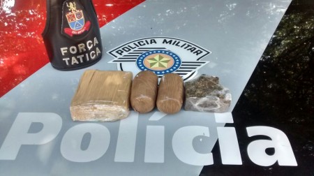 Polícia Militar prende passageira de ônibus com Maconha, Crack e Cocaína