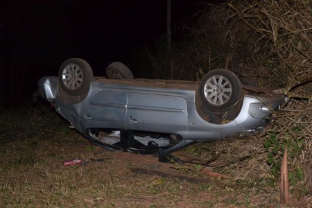 Motorista perde o controle e veículo capota na Sp-294 vitimando três pessoas da mesma família