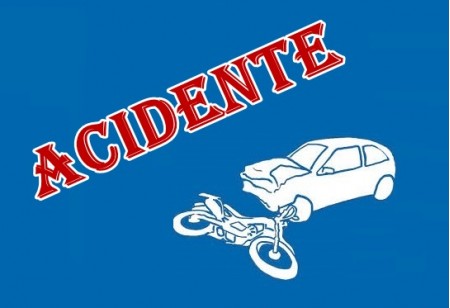 Acidente entre carro e moto deixa duas pessoas feridas no centro de Osvaldo Cruz