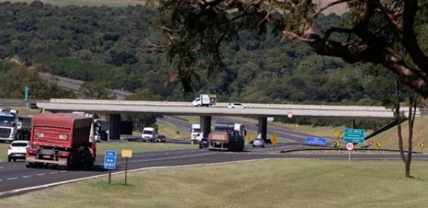 Natal e Ano Novo: previso  de 1,8 milho de veculos em rodovias da Eixo SP