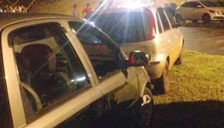 Policiais quebram vidro de carro para retirar criança trancada pelos pais durante rodeio