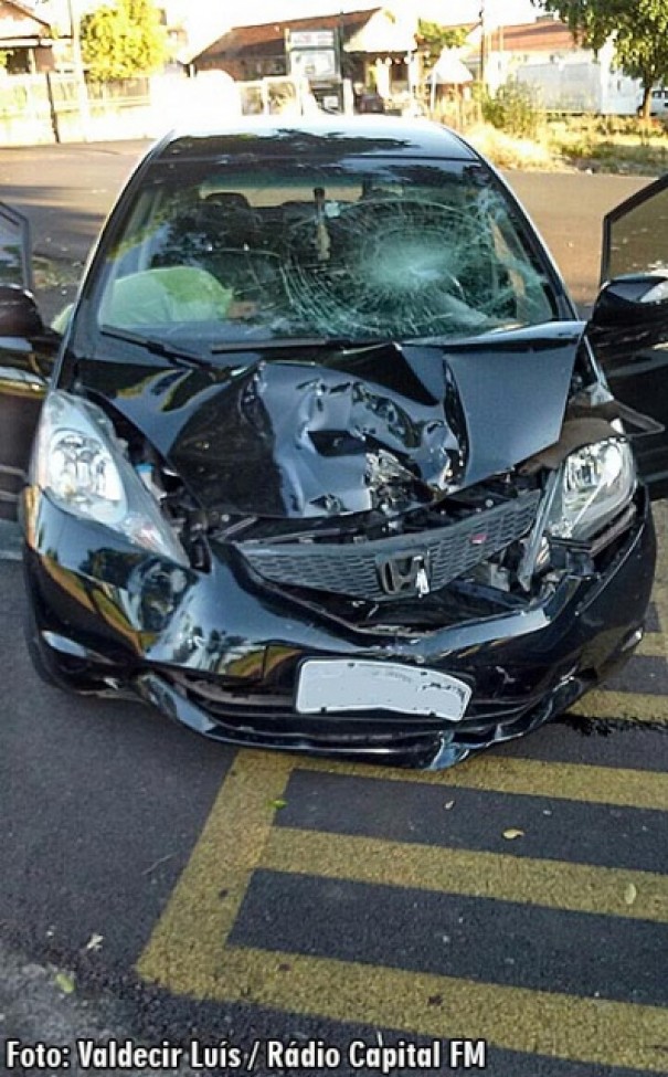 Coliso entre carro e moto fere bastense de 31 anos